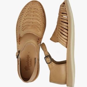 BNIB Huarache Sandal